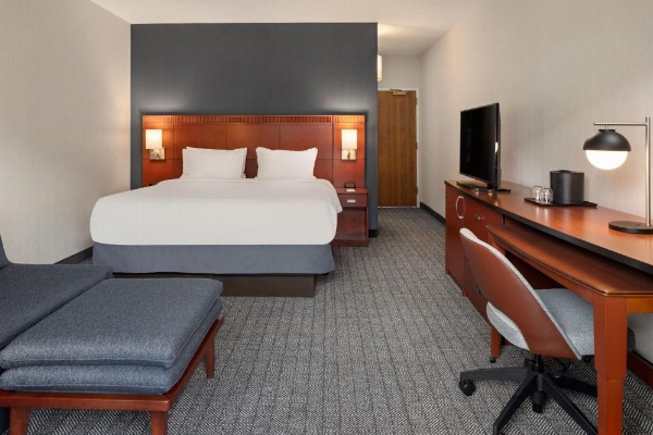 Courtyard By Marriott Chicago Waukegan/Gurnee image 11