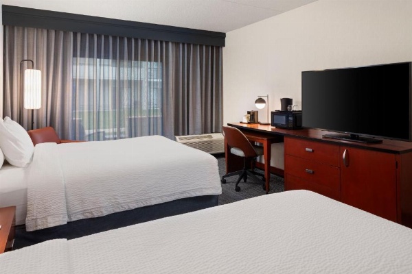 Courtyard By Marriott Chicago Waukegan/Gurnee image 9